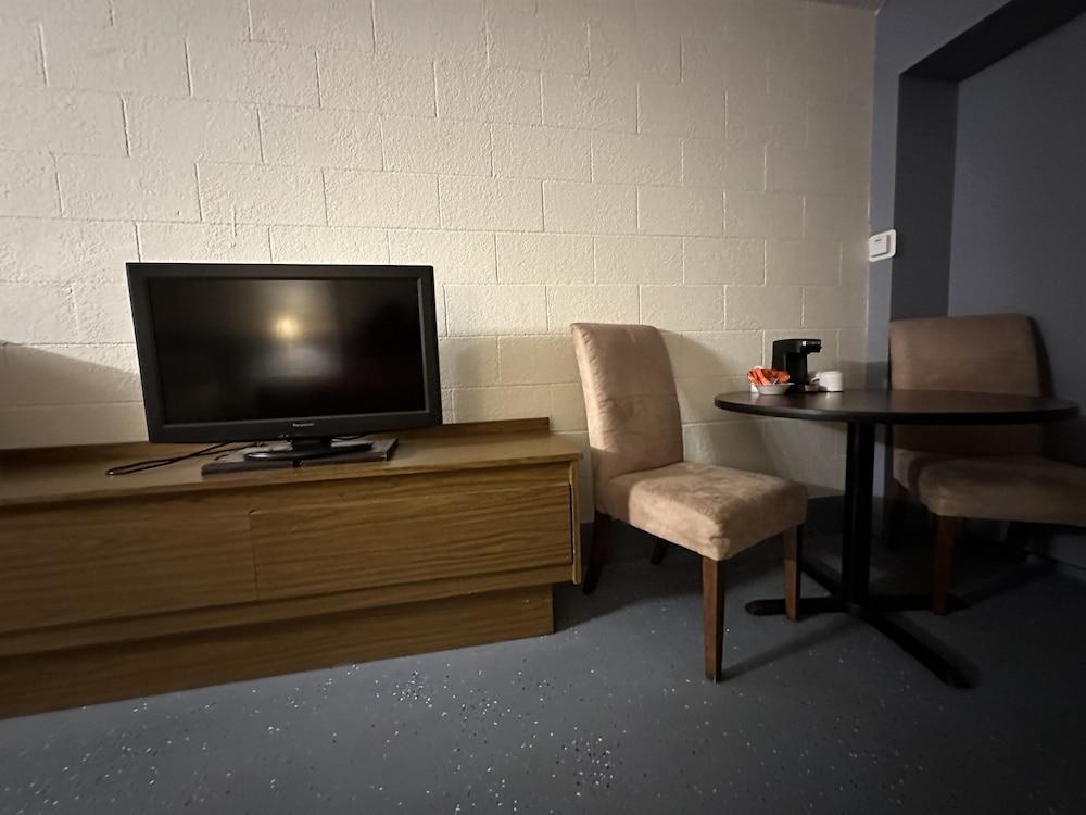 J-E Hotel & Suites photo 9