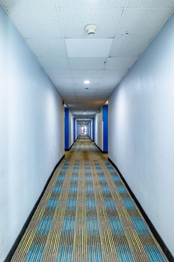 New Victorian Inn & Suites photo 31