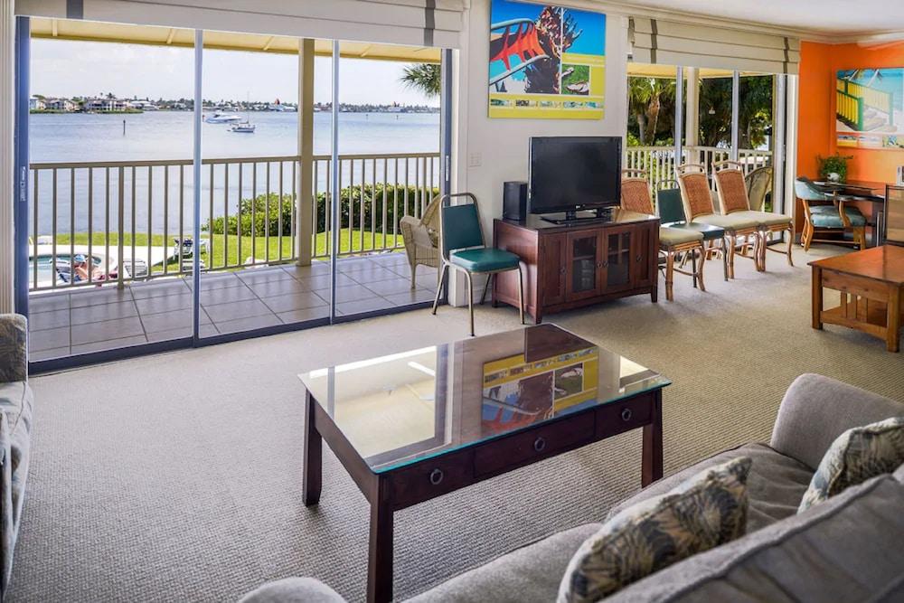 Hilton Vacation Club Charter Club Naples Bay photo 18
