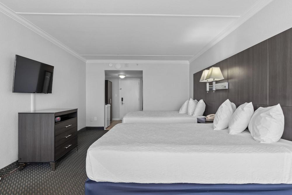 Grande Shores Ocean Resort photo 13