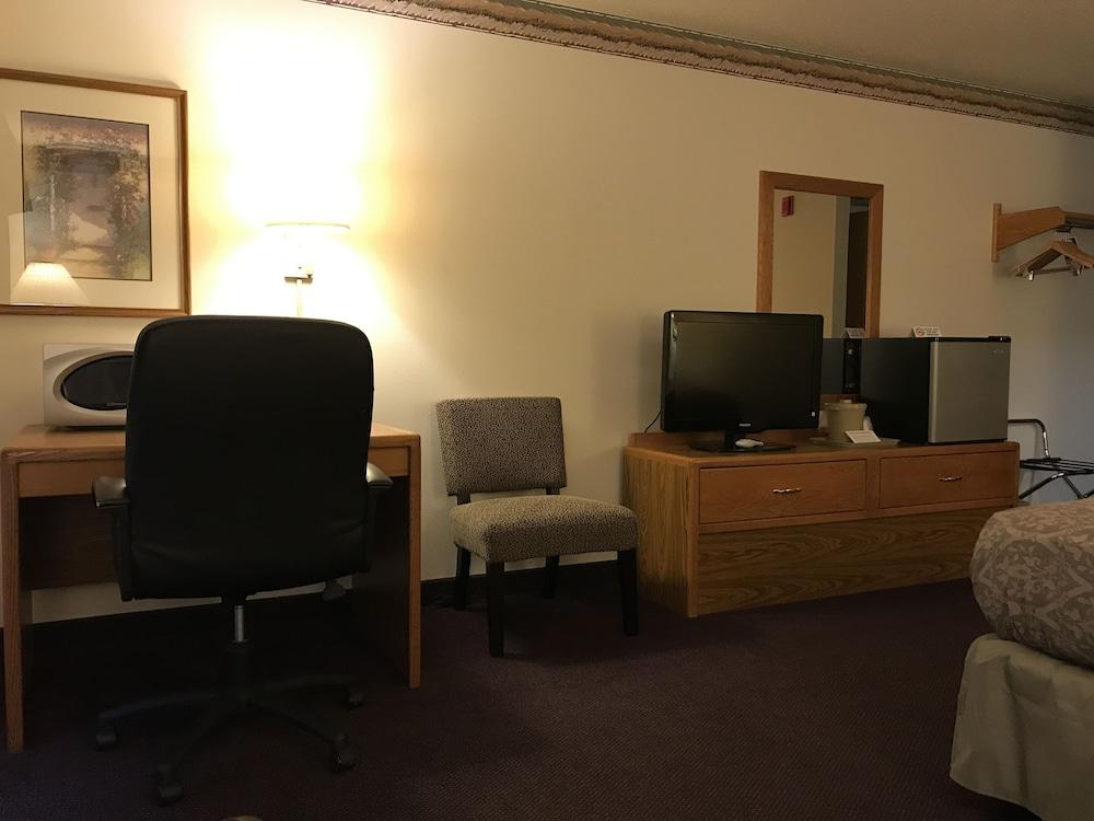 FairBridge Inn & Suites in Thorp, WI photo 7