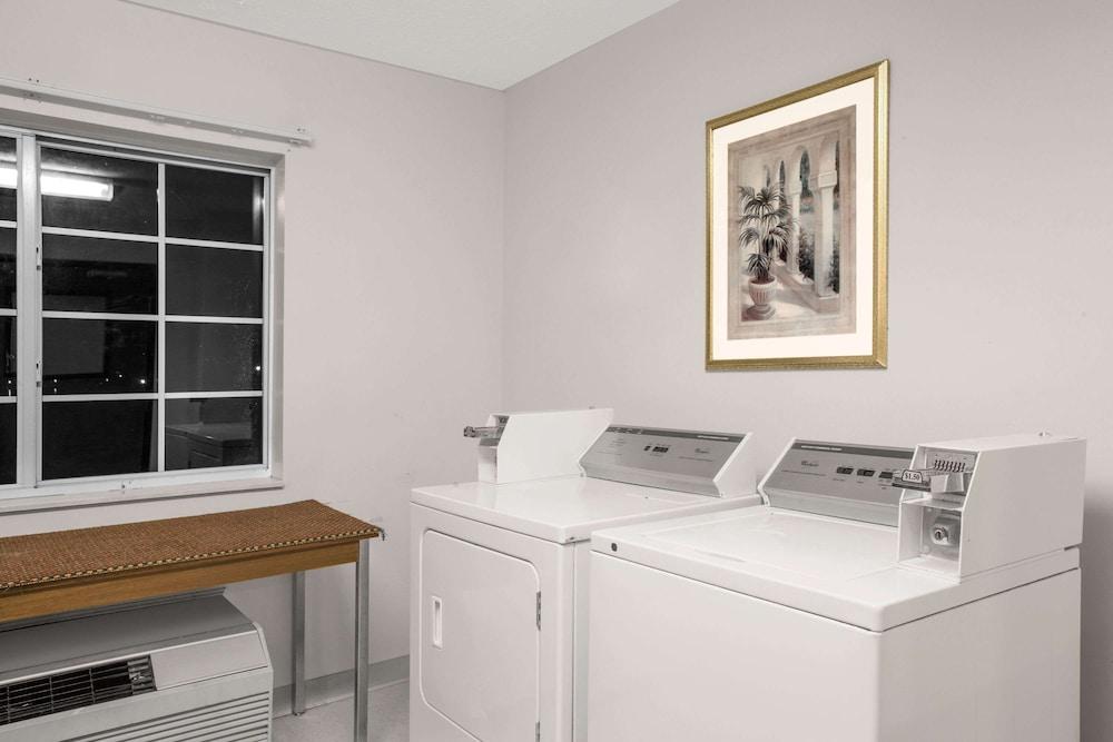 Microtel Inn & Suites by Wyndham Meridian photo 10