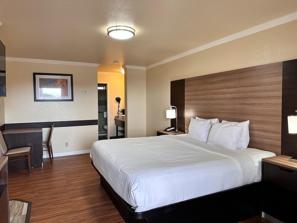 Beachwalker Inn and Suites photo 19