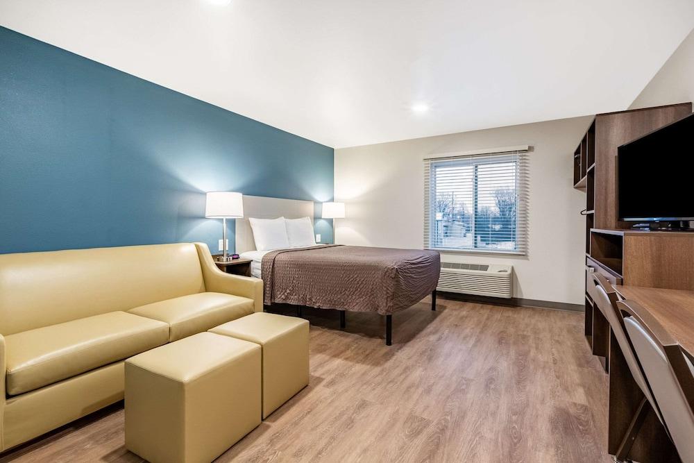 WoodSpring Suites Indianapolis Airport South photo 4
