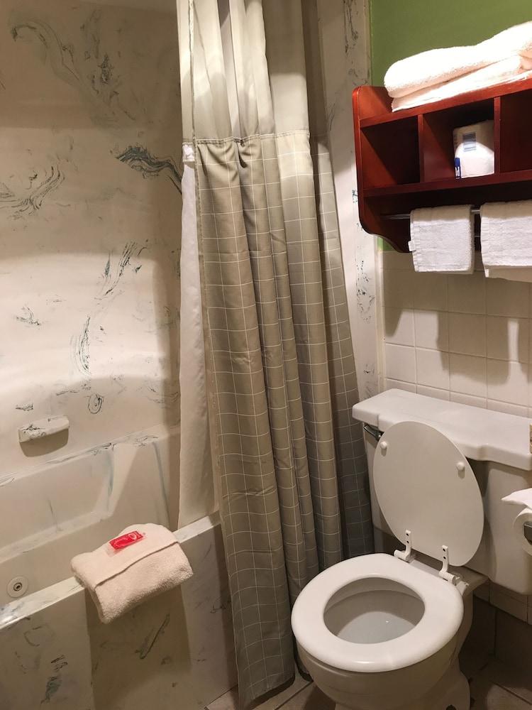 Milan Inn & Suites photo 10