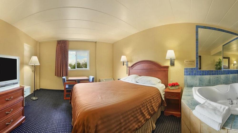 Travelodge by Wyndham Lima OH photo 4