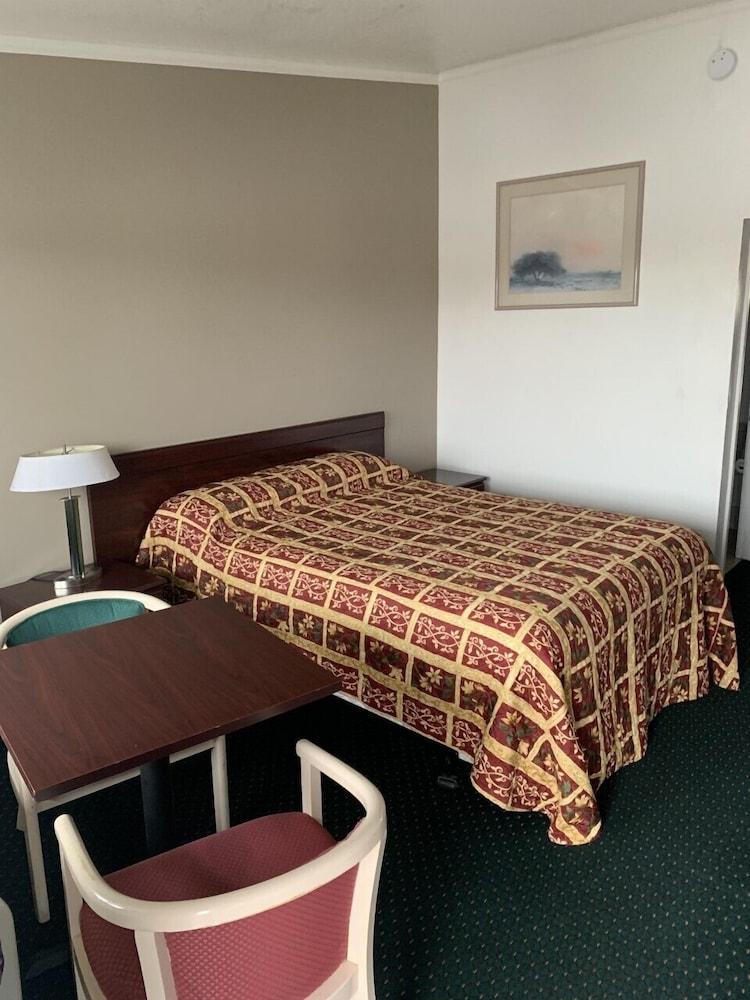 Economy Inn Monterey photo 6