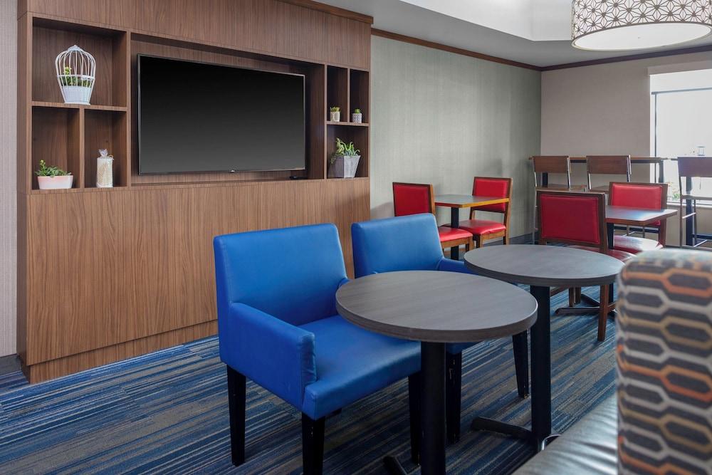 Holiday Inn Express & Suites Roanoke Rapids SE by IHG photo 22