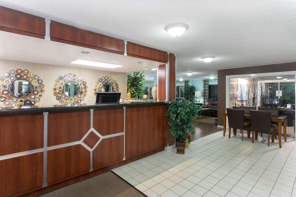 Days Inn by Wyndham Port Charlotte/Punta Gorda photo 48