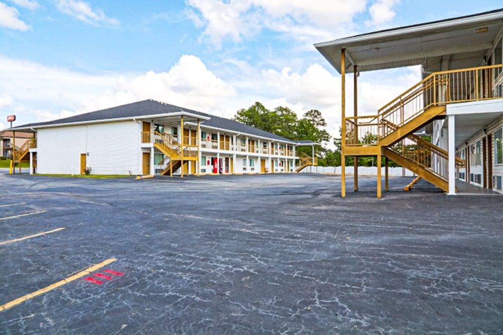 Economy Inn By OYO Ashburn photo 3