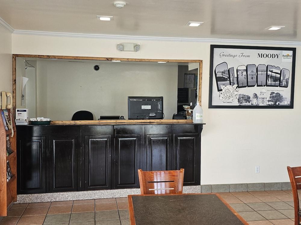 Budgetel Inn & Suites photo 2