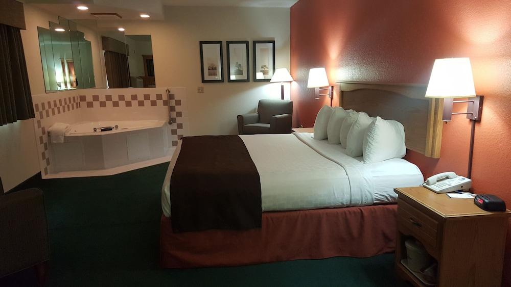 Holiday Inn Express Garden City East by IHG photo 5