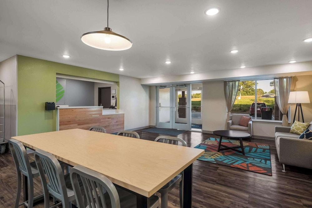 Woodspring Suites Milwaukee - Menomonee Falls photo 6