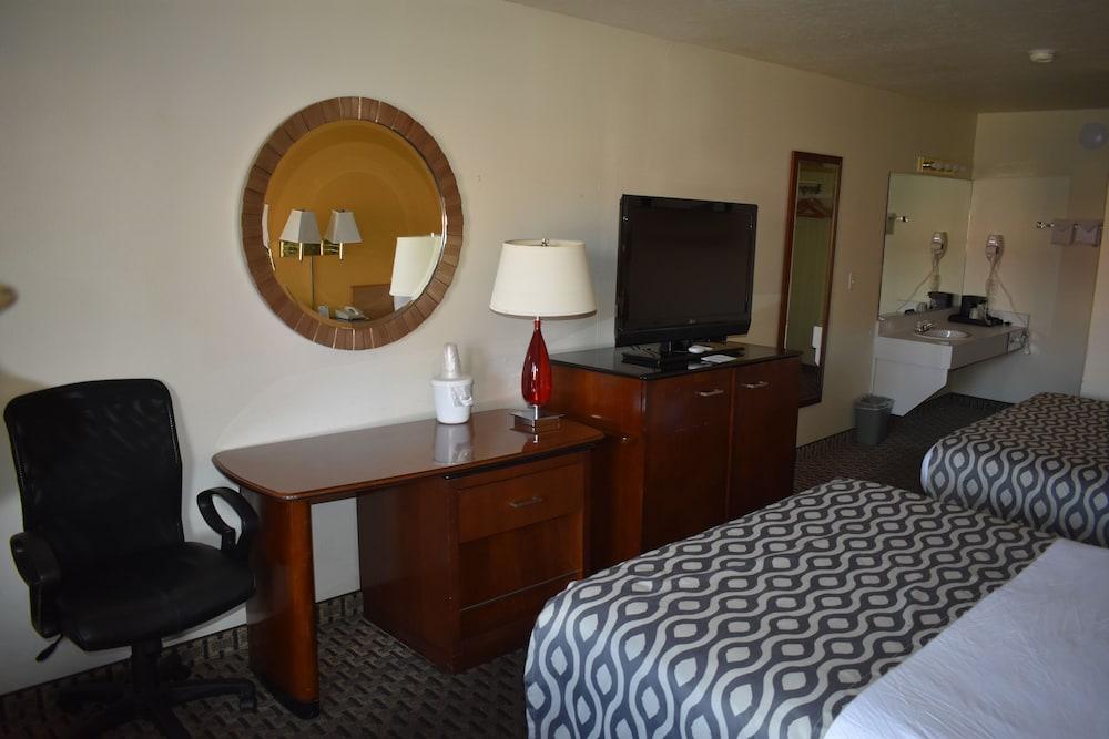 Rodeway Inn photo 5