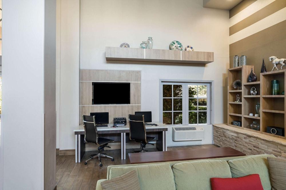 MainStay Suites John Wayne Airport by Choice Hotels photo 20