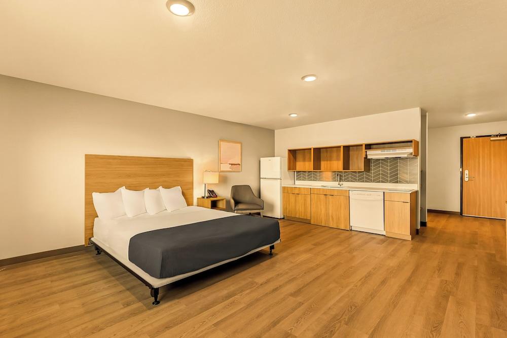 LivAway Suites Phoenix-Surprise photo 20