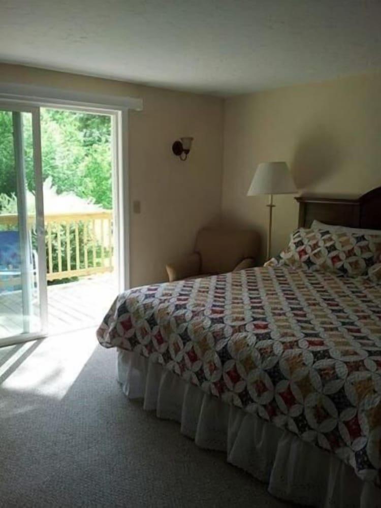 Lake Winnipesaukee Motel photo 13