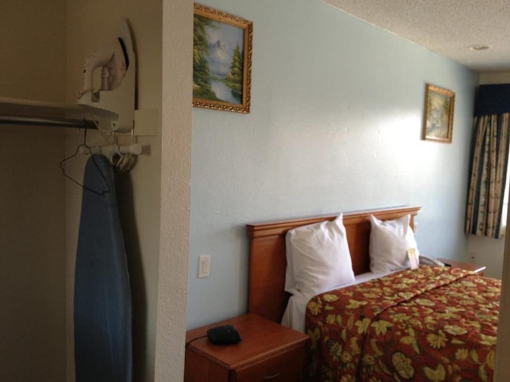 Scottish Inns Long Beach photo 23