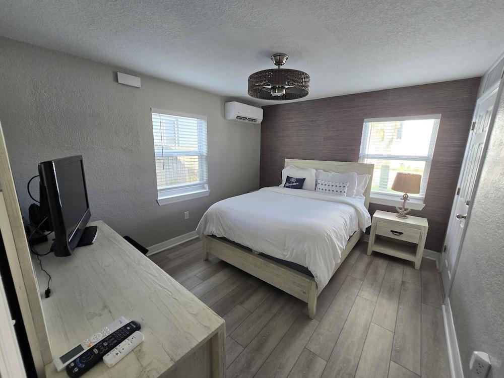Blue Wave Suites photo 15