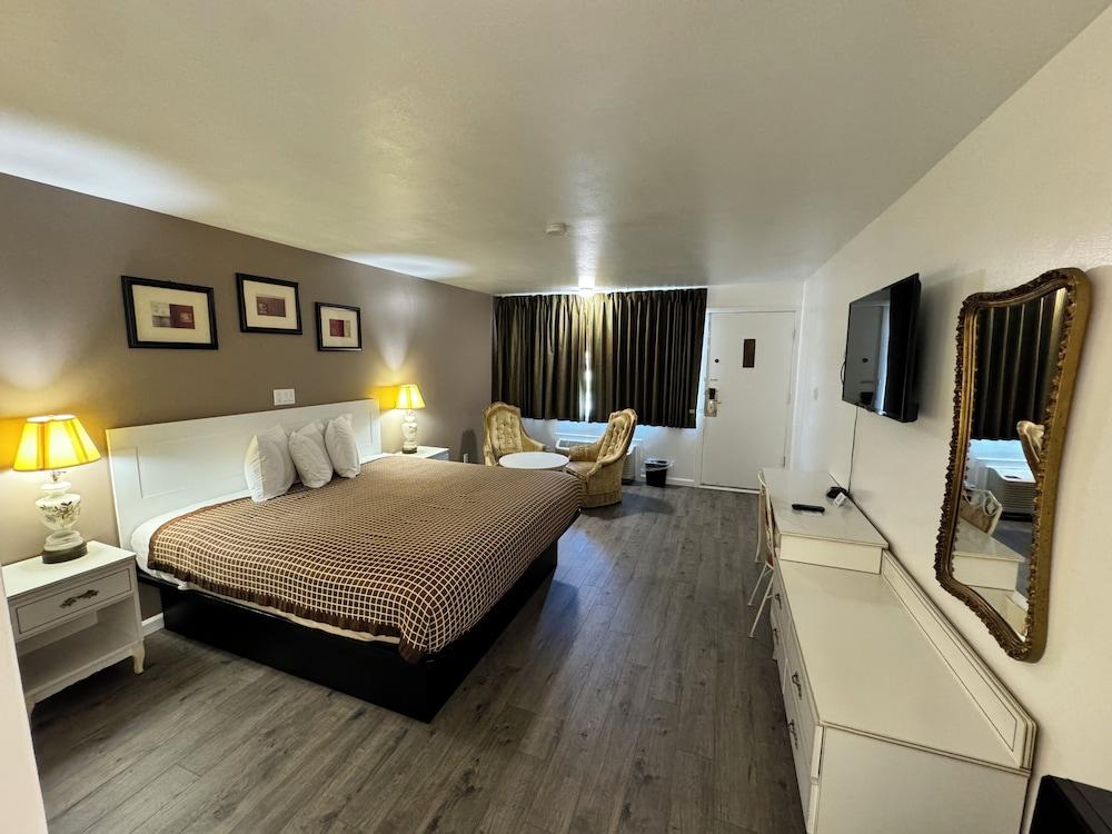 Inn Towne Motel photo 12