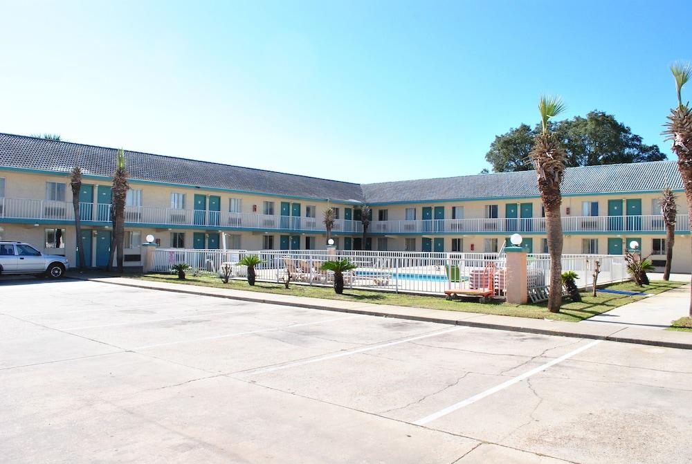 Coconut Grove Motor Inn photo 9
