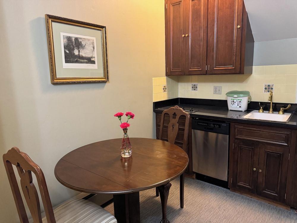 Nob Hill Inn photo 20