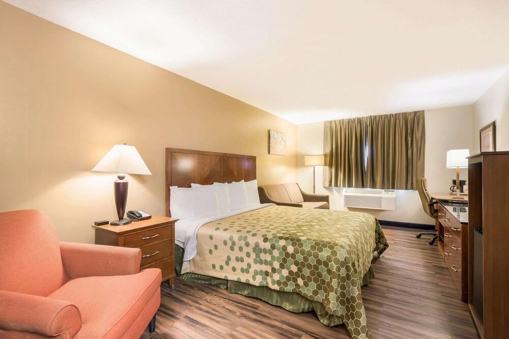 AmericInn by Wyndham Lake Mills photo 21