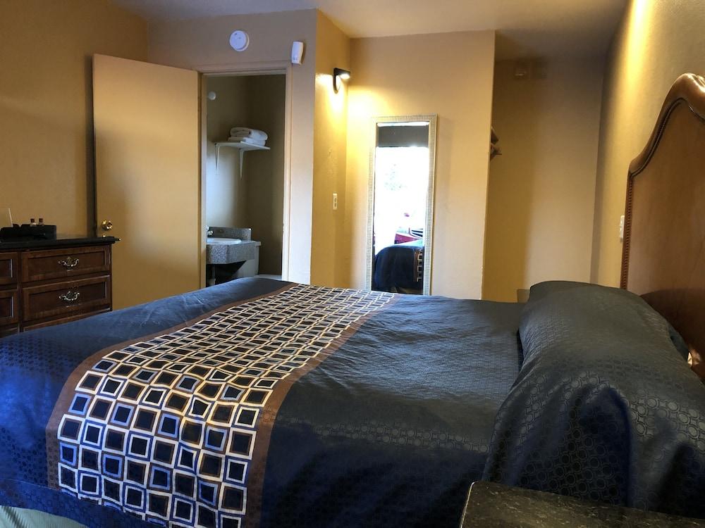 Capri Motel photo 3