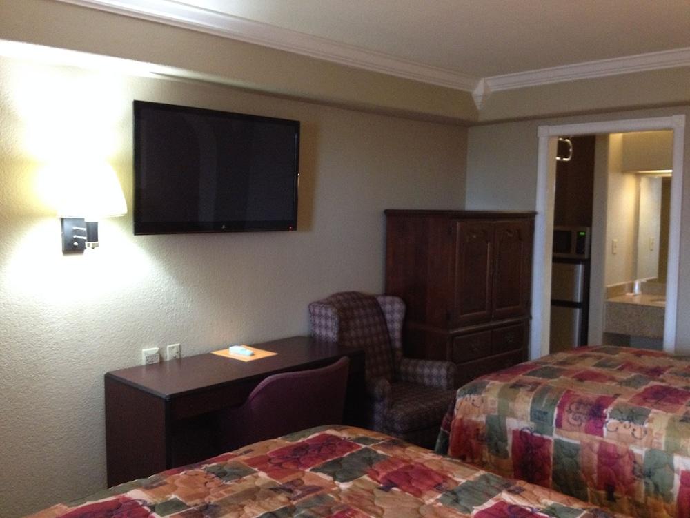 Economy Inn photo 12