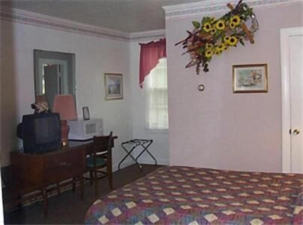 Lake Winnipesaukee Motel photo 12