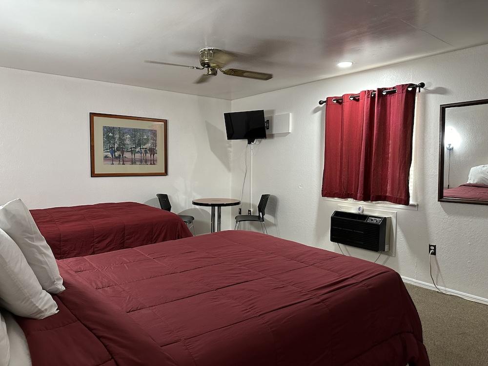 Travelers Inn Motel photo 6