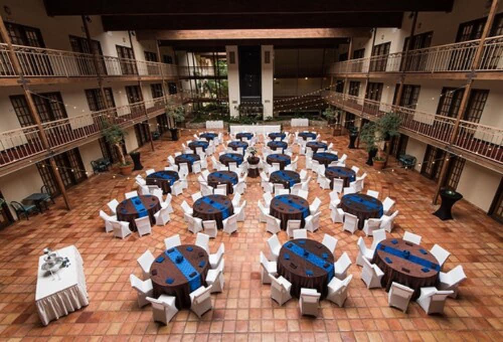 MCM Elegante Suites Abilene photo 16