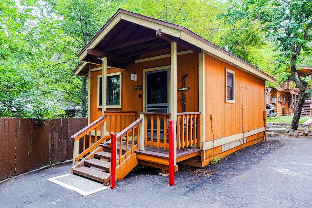 Sleepy Hollow Cabins and Hotel photo 76