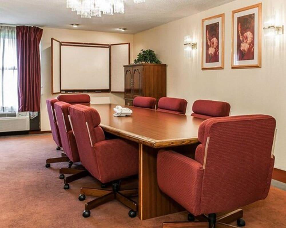 Quality Inn & Suites Shelbyville I-74 photo 28