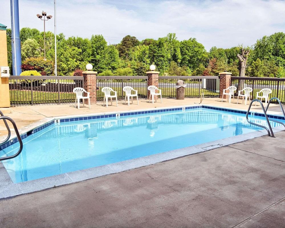 Quality Inn Thornburg photo 13