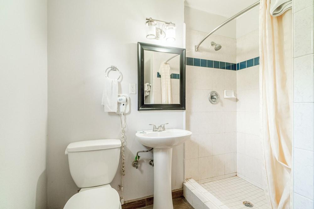 OYO Budget Inn Falfurrias Hwy 281 photo 26