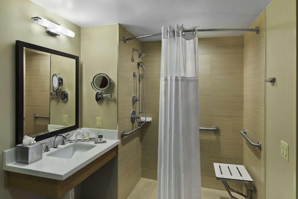 DoubleTree by Hilton San Pedro - Port of Los Angeles photo 26