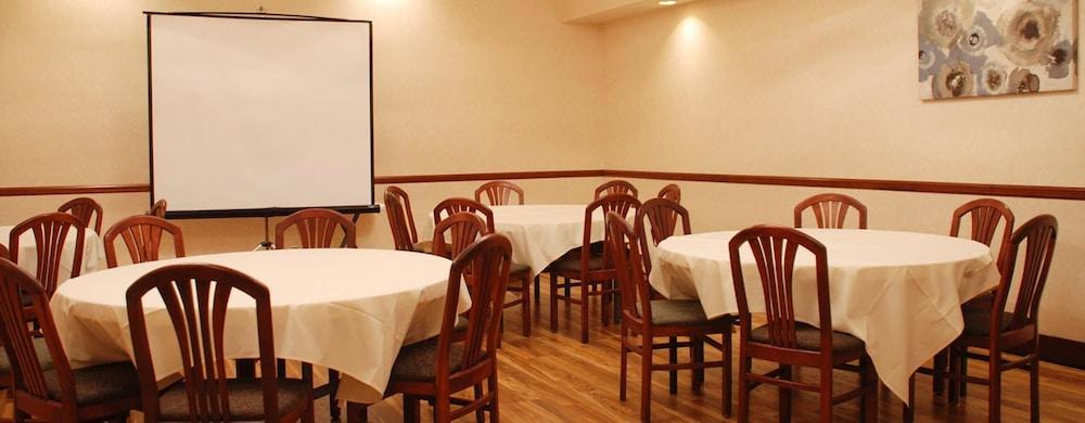 The Plaza Hotel & Suites Winona photo 6