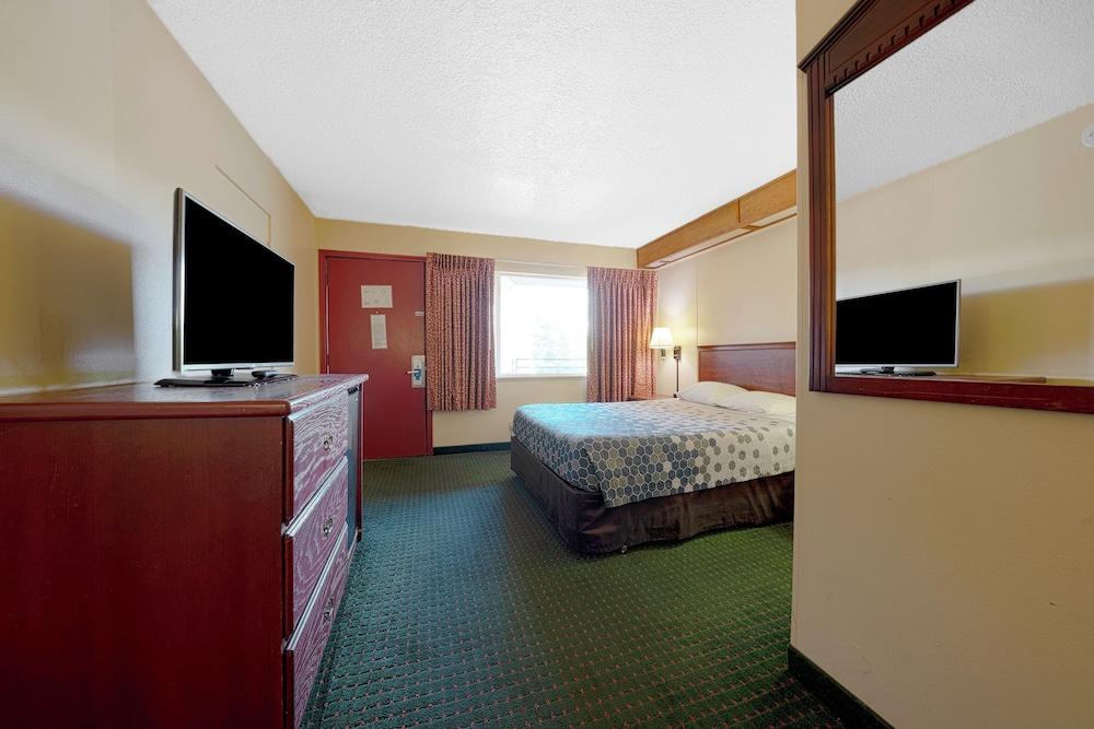 Broadway Inn photo 28