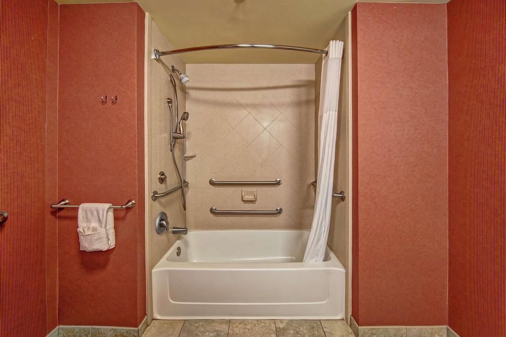 Hampton Inn Jacksonville-Anniston Area photo 36