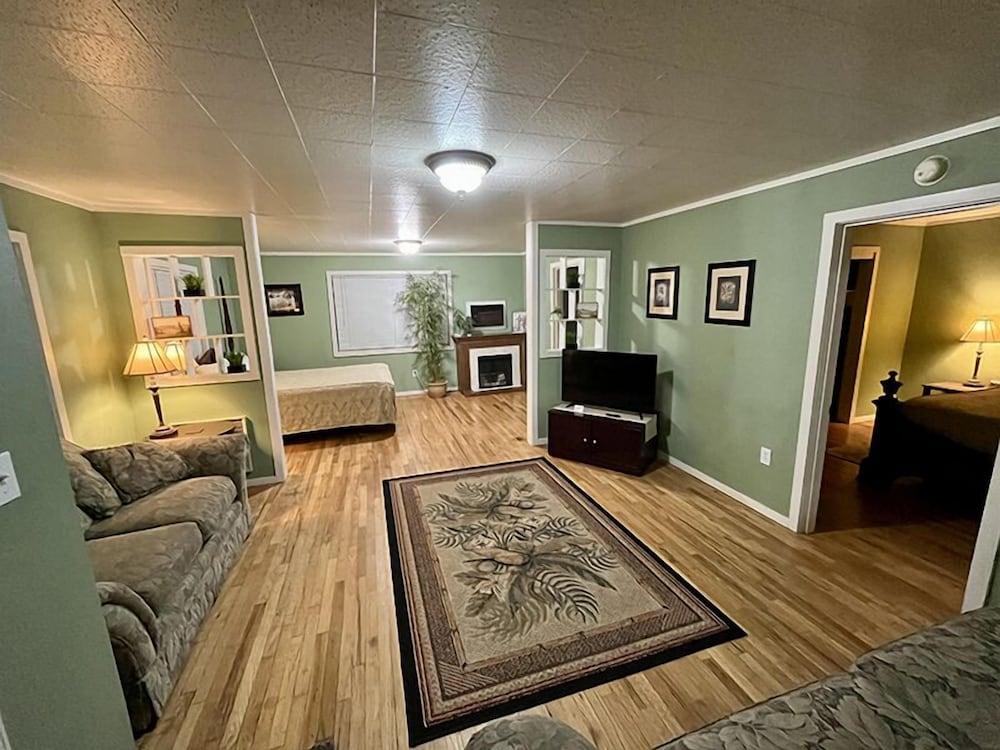 Cascade Motel photo 34