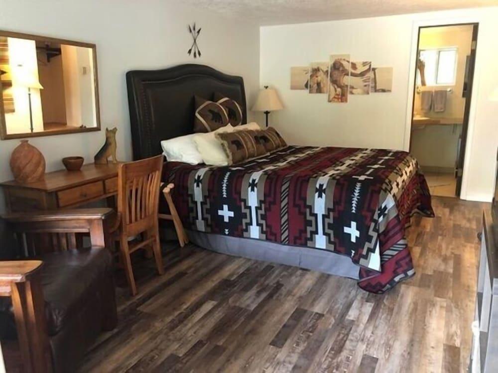 Reflections Inn photo 8