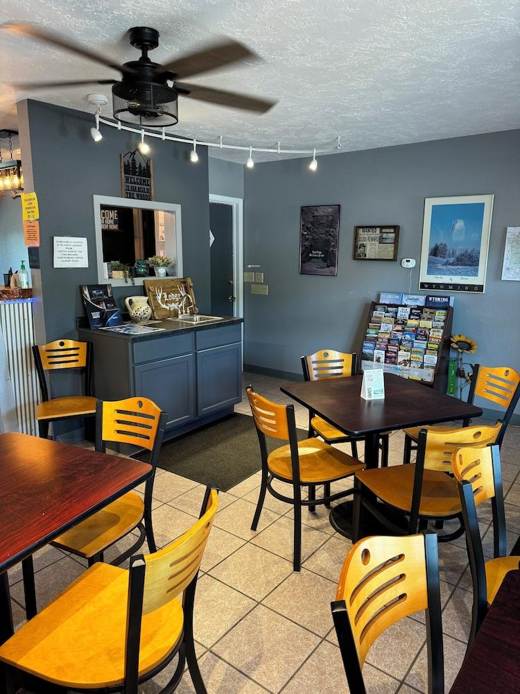 Deer Lodge Motel photo 11