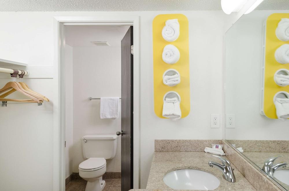 Ramada by Wyndham Merced photo 18