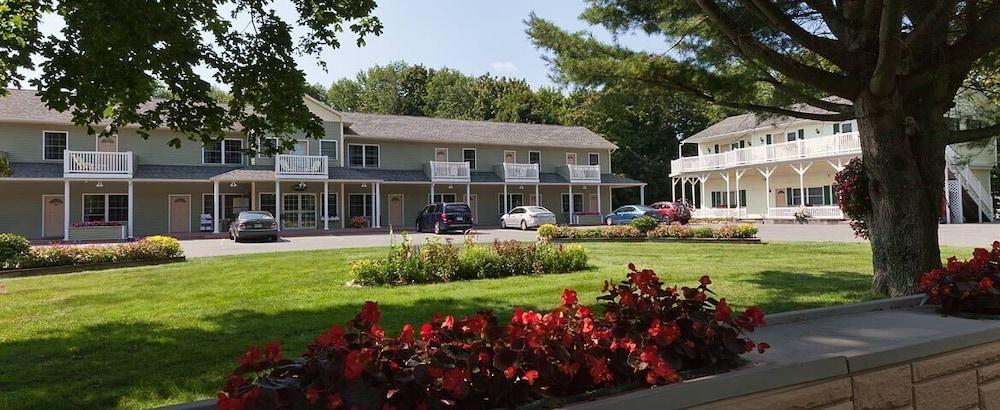 Cromwell Harbor Motel photo 1