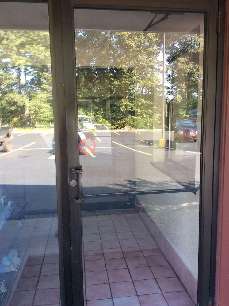 Rodeway Inn Whitehall photo 38