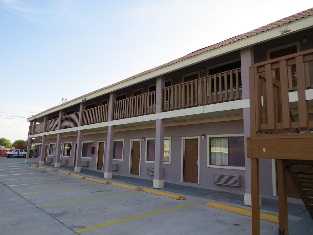 Executive Inn and Suites photo 7
