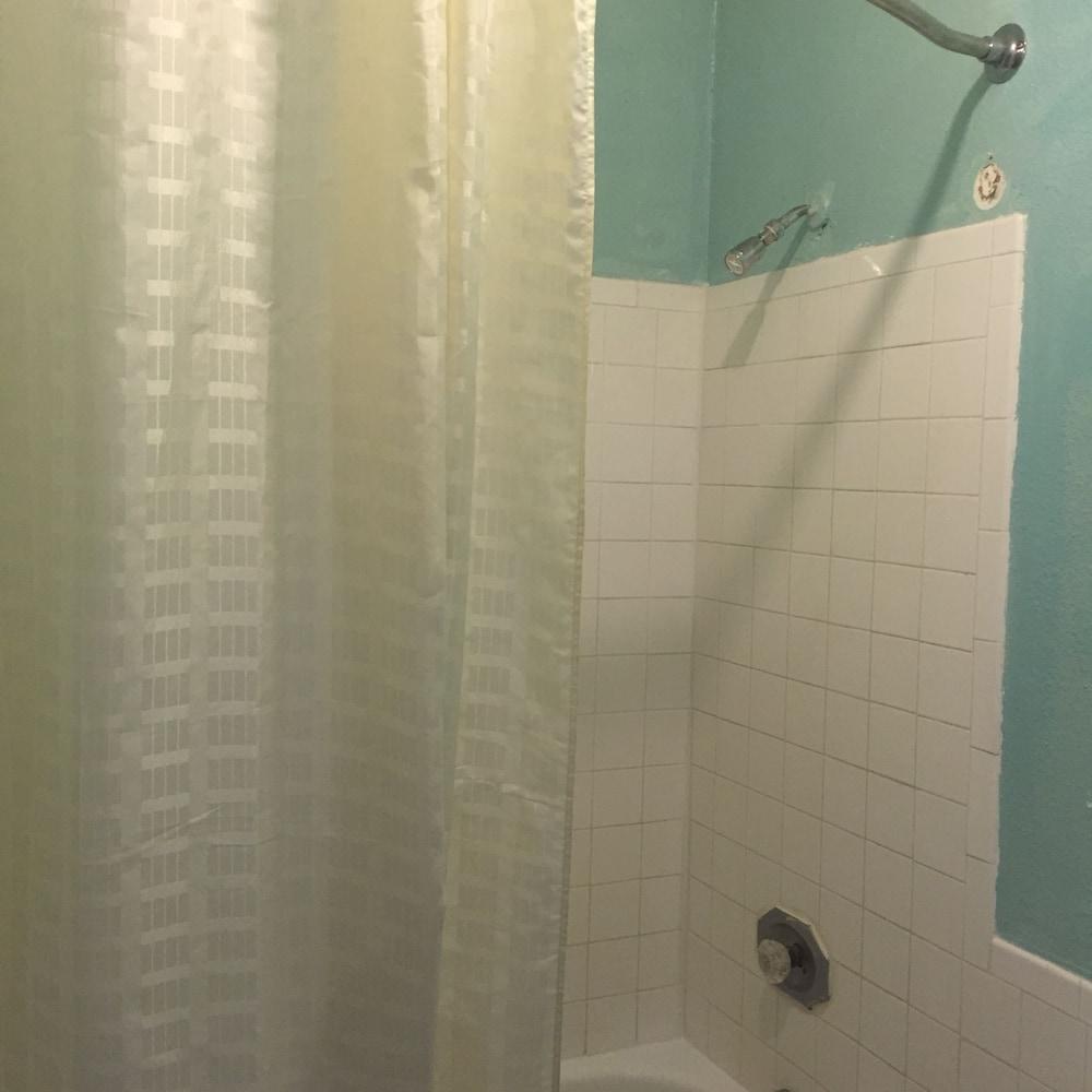 Guest Inn & Suites photo 16