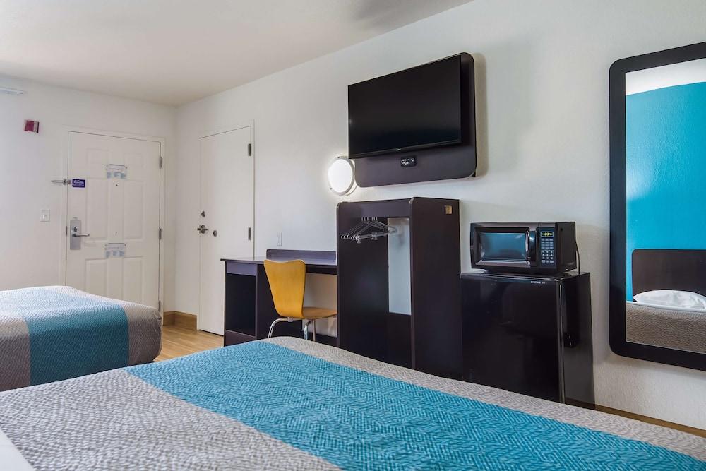 Motel 6 Pensacola, FL - NAS photo 31