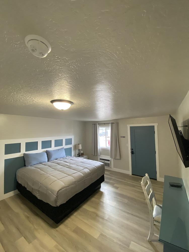 CB&M Executive Suites photo 4